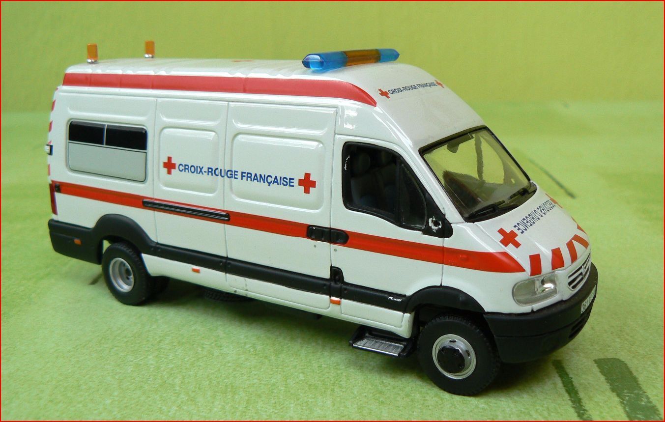 Véhicule Croix Rouge Française NOREV 1/43éme Renault Mascott Croix
